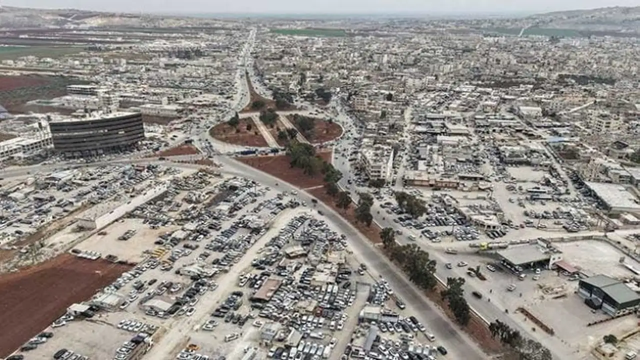 محافظ مصرف سوريا يربط تحسن الليرة بزيادة الإنتاج المحلي وتنظيم حركة الاستيراد